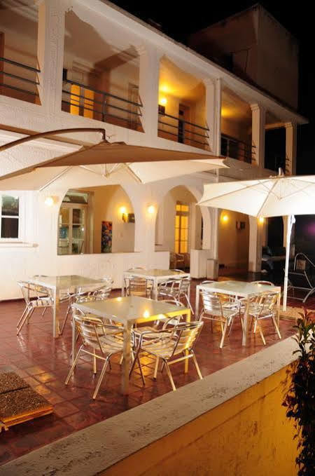 Hostal De La Costa Вила Карлос Пас Екстериор снимка