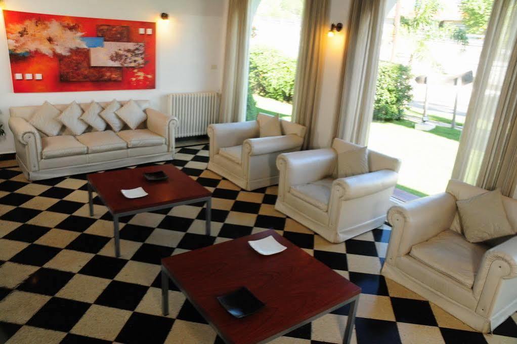 Hostal De La Costa Вила Карлос Пас Екстериор снимка